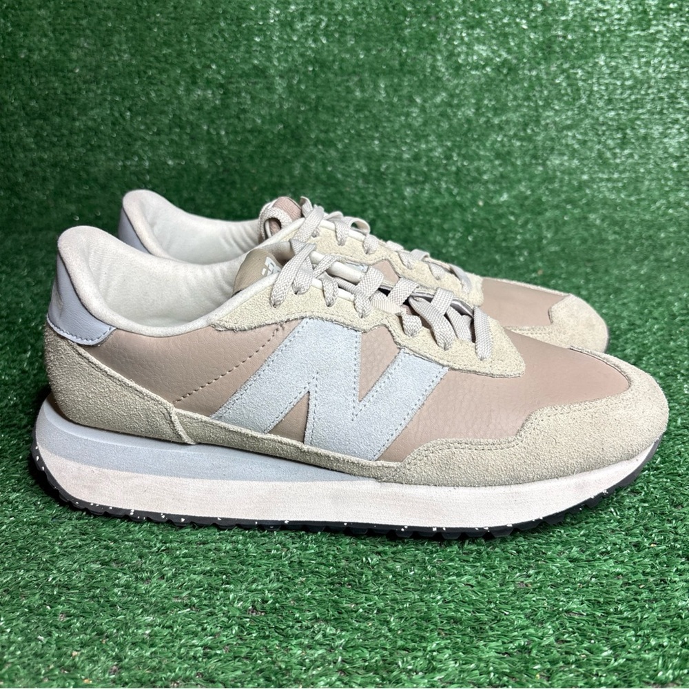New Balance 237‎ Men’s 10.5 / Women’s 12 Sneaker White Tan Suede Leather Shoes